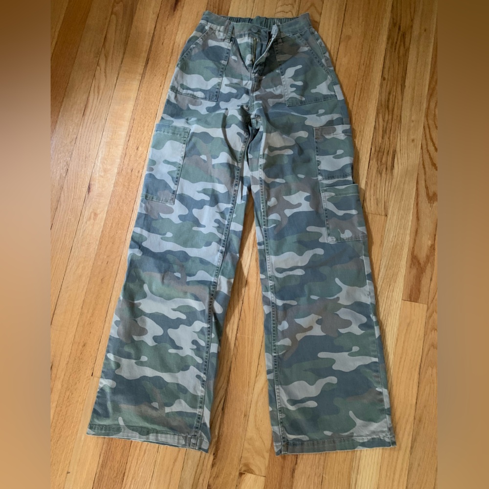 No Boundaries Green and Tan Cargo Pants